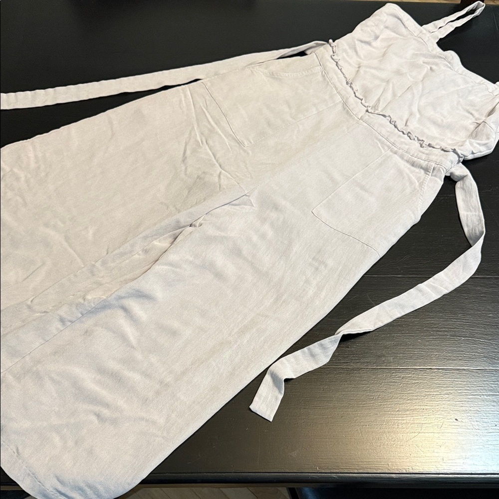 Doe & Rae Light Gray Wide Leg Jumpsuit Tie Straps Ruffle Waist‎ Womens Medium